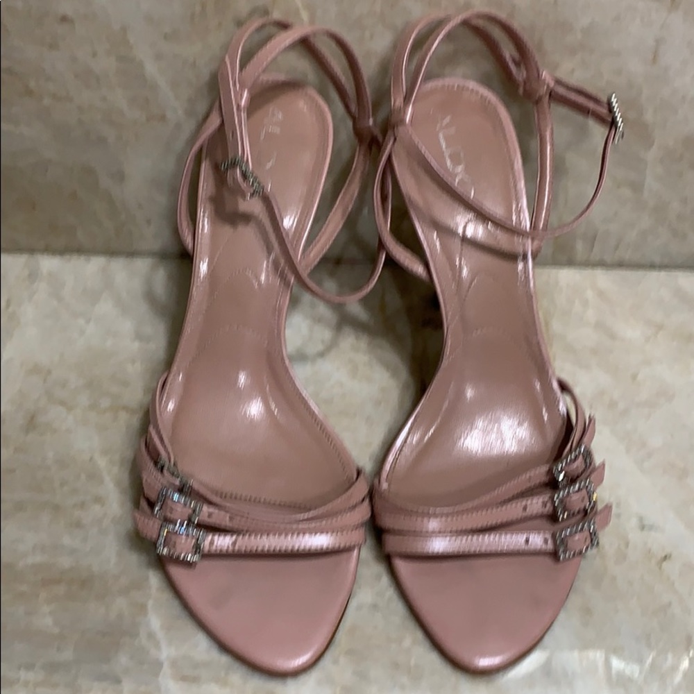 Shoe - Picture 6 of 8